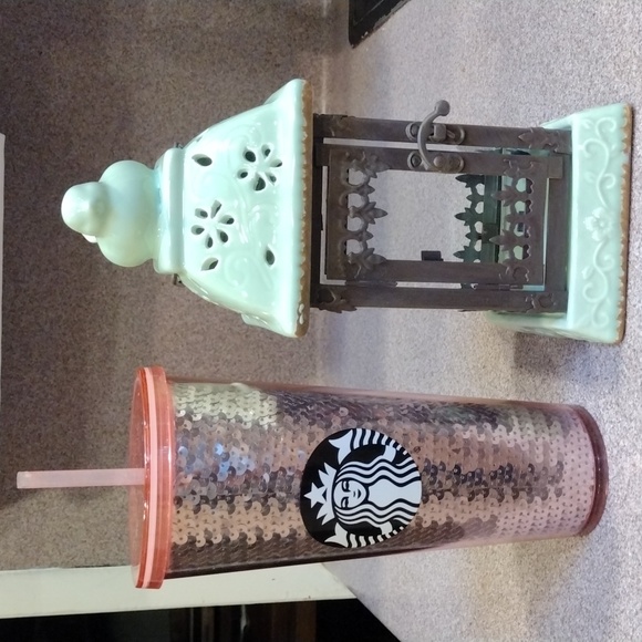 Pastel Green Ceramic Lantern With Dove On Top 🕊️ - Picture 6 of 9